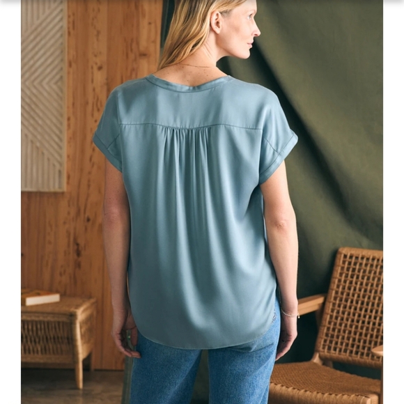 Faherty Sandwashed Silk Desmond Top - Picture 4 of 11